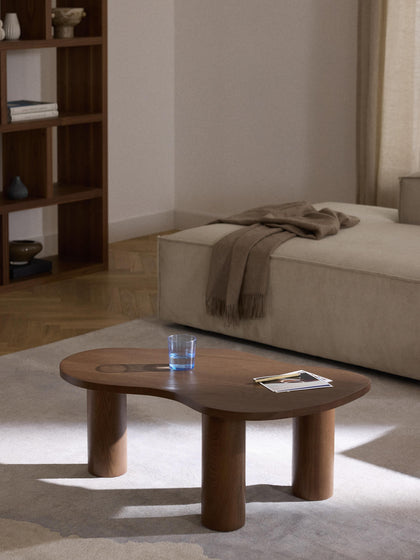 Westwing Collection Couchtisch Didi aus Eichenholz in organischer Form Begrenztes Angebot