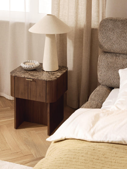 Westwing Collection Holz-Nachttisch Zumi mit Marmorplatte Tiefpreis