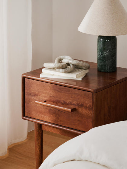 Westwing Collection Nachttisch Paul aus Mangoholz Zeitbegrenzte Promotion