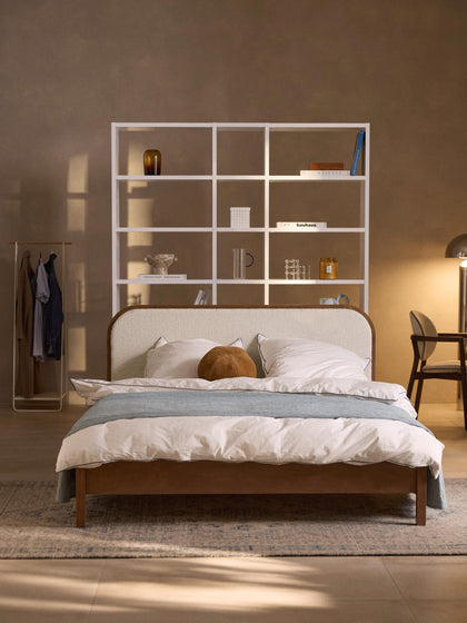 Westwing Collection Holzbett Jones mit Kopfteil aus Bouclé Vatertagsangebot