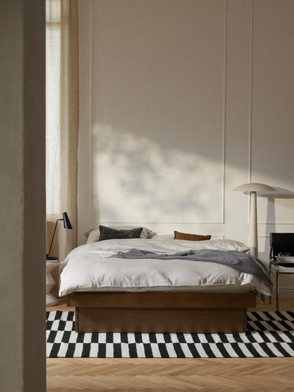 Westwing Collection Holzbett Sato mit Schubladen Schlussverkauf