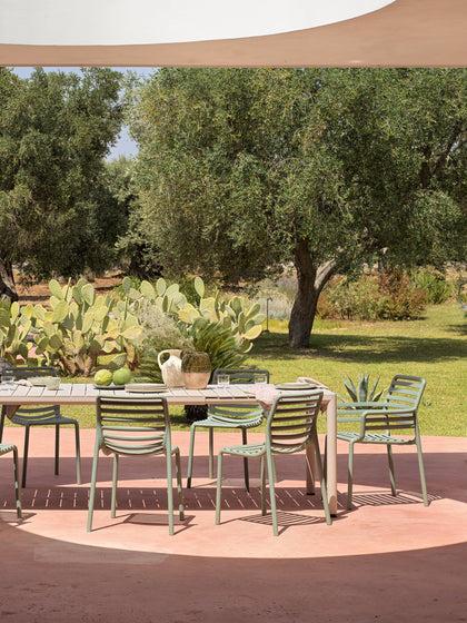 Westwing Collection Stapelbare Garten-Armlehnstühle Doga 2 Stück Osterangebot