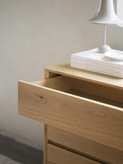 Westwing Collection Kommode Mackay aus Eichenholz Preisnachlass