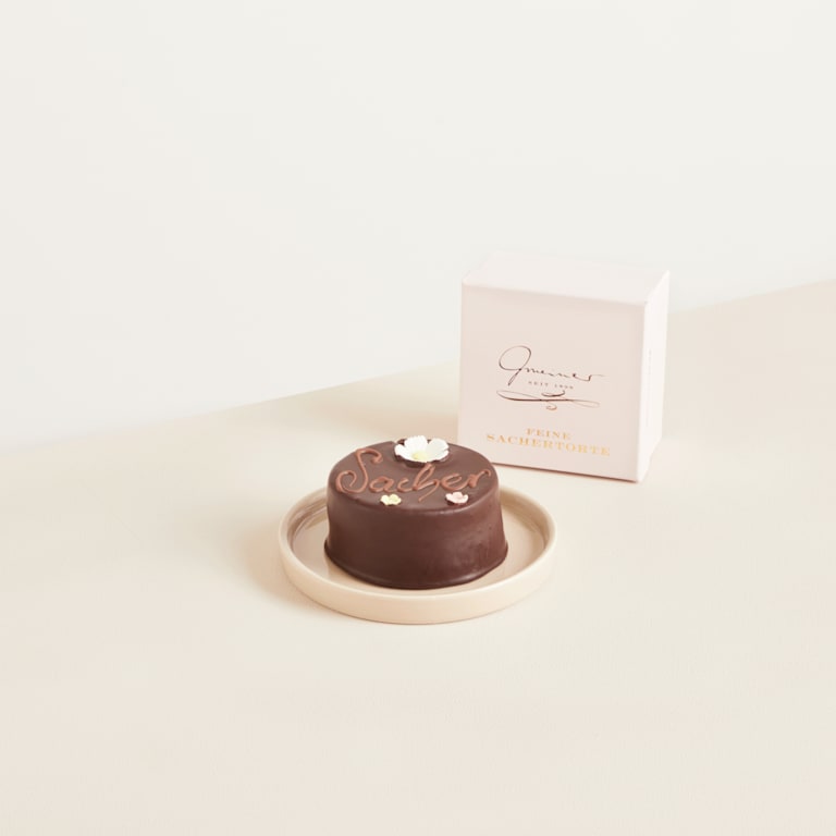 blume2000 Wiesenblumenstrauß Frühlingsleuchten mit Blumen-Sachertorte 200g Auslauf
