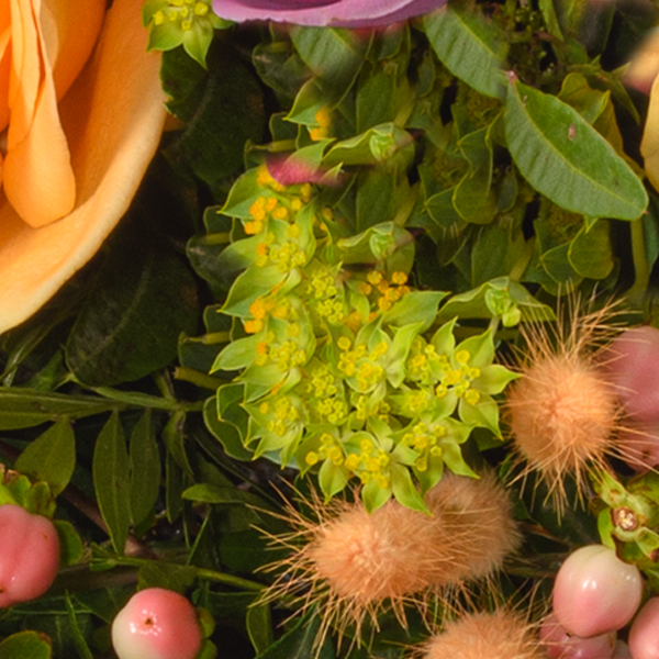 floraprima Premiumstrauß Frühlingskind mit Premiumvase & Ferrero Giotto 3er Versandkostenfrei