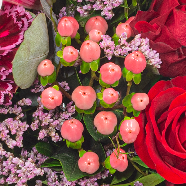 floraprima Blumenstrauß Mutterglück mit Vase & Ferrero Giotto 3er Rabatt