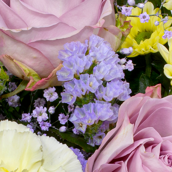 floraprima Blumenstrauß Glückspost mit Vase & Ferrero Giotto 3er Tägliche Deals